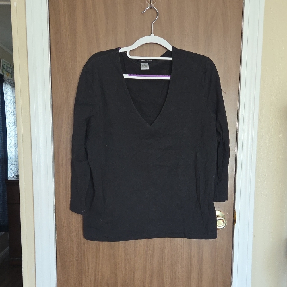 💖 Sutton Studio Black V-Neck Long Sleeve Top
